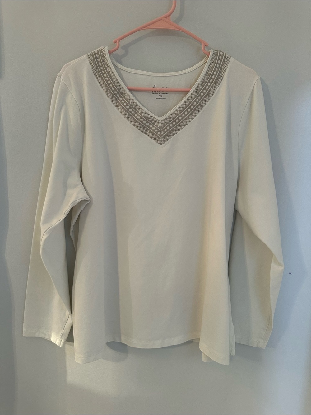 D&Co. Denim & Company Ivory Long Sleeve Embroidered V-Neck Top Size XL